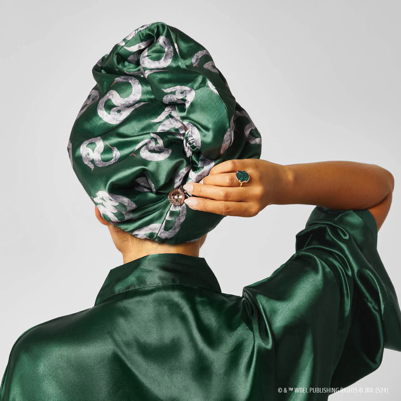Kitsch x Harry Potter Satin Wrapped Hair Towel in Slytherin - Image 2