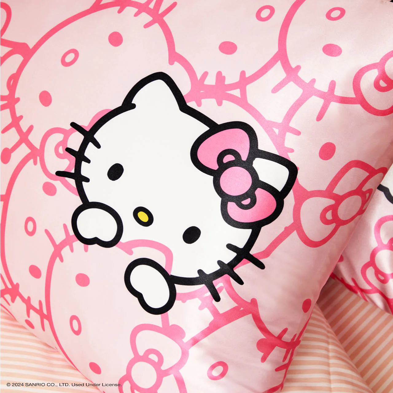 Kitsch x Hello Kitty Satin Pillowcase in Pink Hello Kitty Faces - King - Image 2
