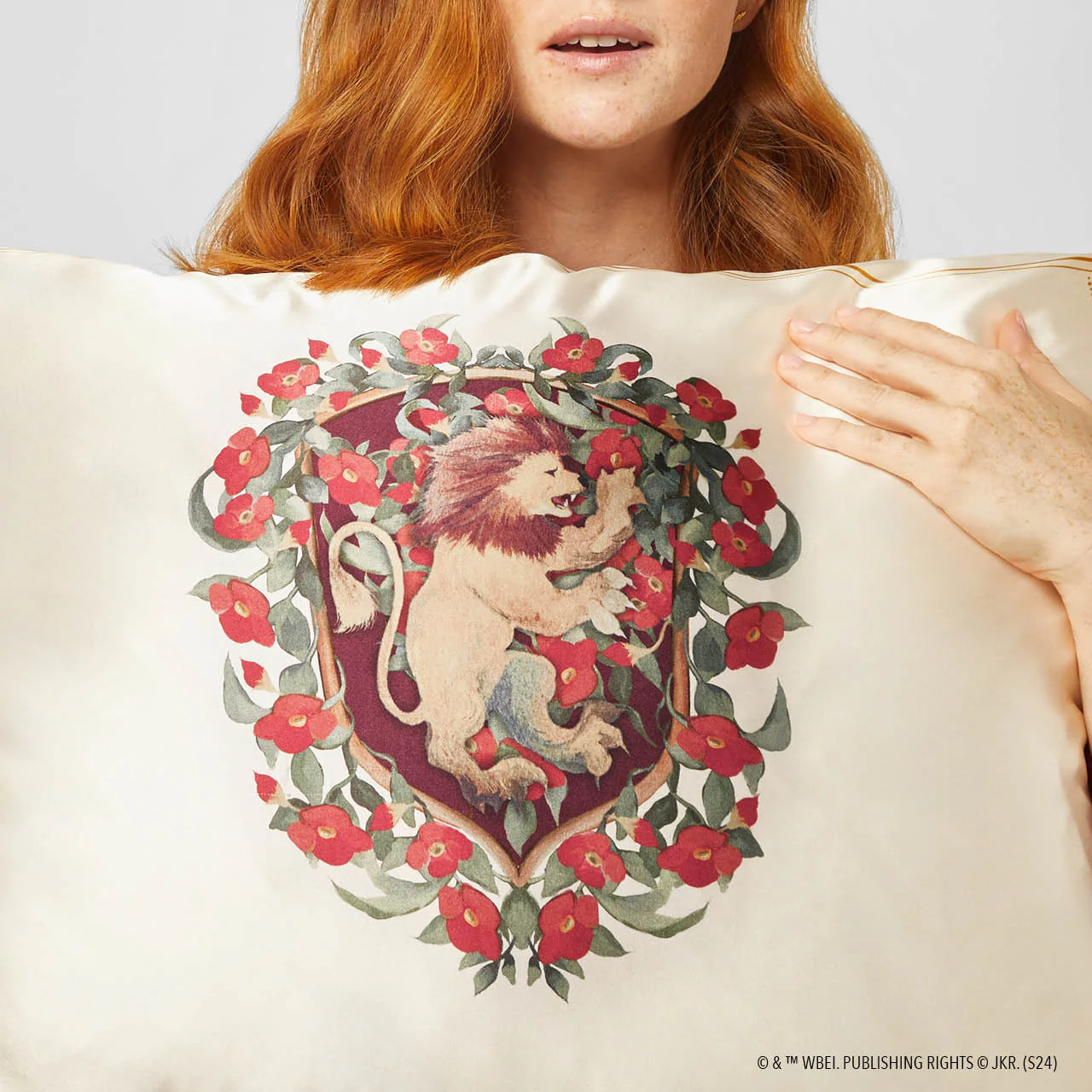 Kitsch x Harry Potter Satin Pillowcase in Gryffindor 2 Pack - King - Image 5